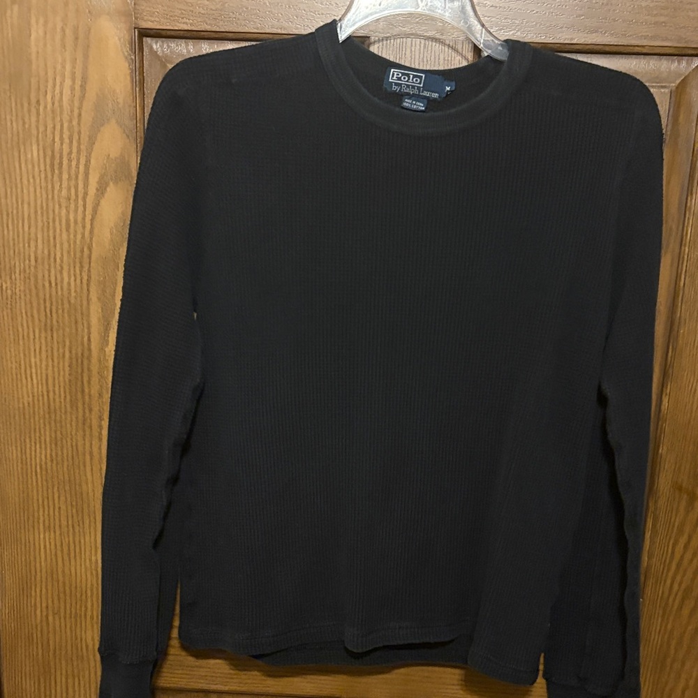 This is a stretchy thermal shirt. Very comfortable.